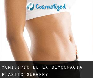 Municipio de La Democracia plastic surgery